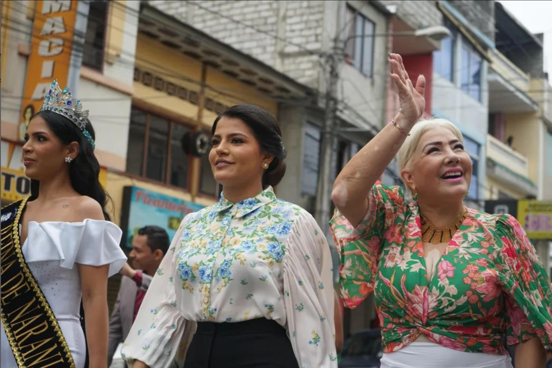 Fotografía sin fecha tomada del Instagram de la concejala ecuatoriana Diana Carnero donde aparece Carnero (c) en una actividad. EFE/Instagram Diana Carnero