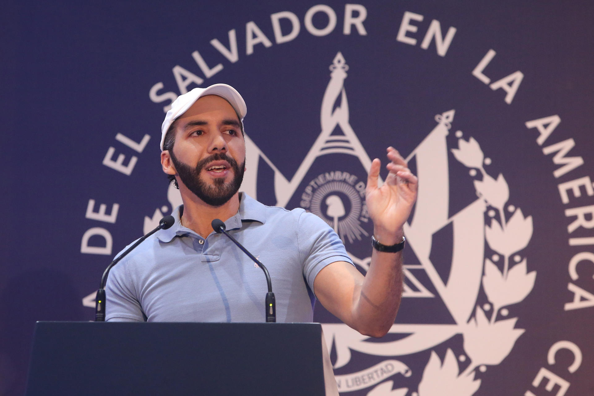 El presidente de El Salvador, Nayib Bukele, fue registrado este domingo, 4 de febrero, durante una conferencia de prensa, en San Salvador (El Salvador). EFE/Javier Aparicio