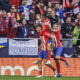 Marcos Llorente (i) celebra un gol durante el partido correspondiente a la jornada 25 de LaLiga disputado entre el Atlético de Madrid y Las Palmas, este sábado en el estadio Civitas Metropolitano. EFE/ Daniel González