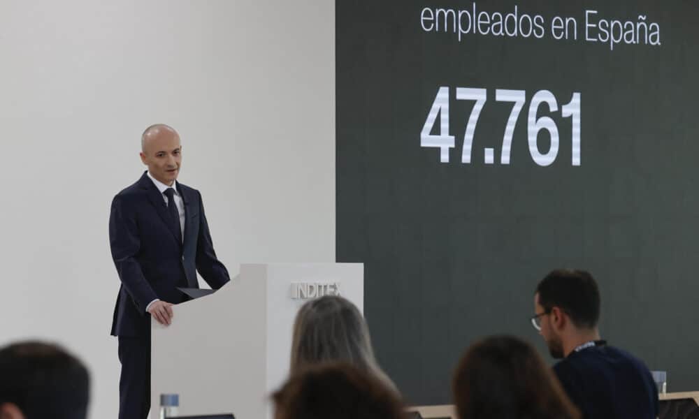 El consejero delegado de Inditex, Oscar García Maceiras, en la conferencia de analistas en la que anunció los resultados del grupo textil del ejercicio fiscal 2023, este miércoles. EFE/ Kiko Delgado