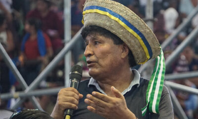 El expresidente Evo Morales habla este sábado, durante una reunión con la militancia nacional del Movimiento al Socialismo (MAS), en Custro Cañas (Bolivia).  EFE/Juan Pablo Roca