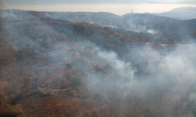 Fotografía del incendio forestal en el cerro Mactumatzá este miércoles, en Tuxtla Gutiérrez, Chiapas (México). EFE/Carlos López