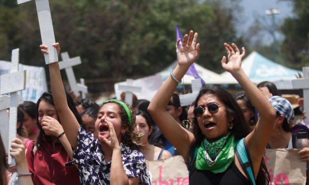 Fotografía de archivo de estudiantes de la Universidad Nacional Autónoma de México (UNAM) que marchan para exigir derechos de las estudiantes. EFE/Madla Hartz