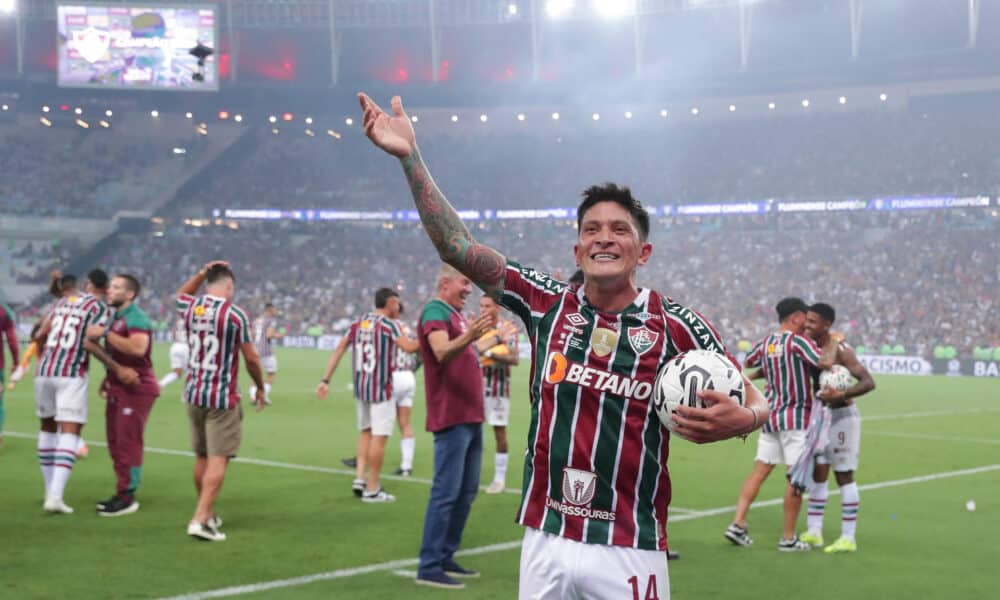 Germán Cano de Fluminense celebra al ganar la final de la Recopa Sudamericana entre Fluminense y LDU Quito este jueves, en el estadio Maracaná en Río de Janeiro (Brasil). EFE/Andre Coelho