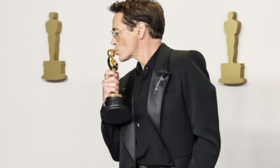El actor Robert Downey Jr., ganador del premio Oscar en la categoría de mejor actor de reparto. EFE/EPA/ALLISON DINNER