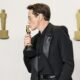 El actor Robert Downey Jr., ganador del premio Oscar en la categoría de mejor actor de reparto. EFE/EPA/ALLISON DINNER