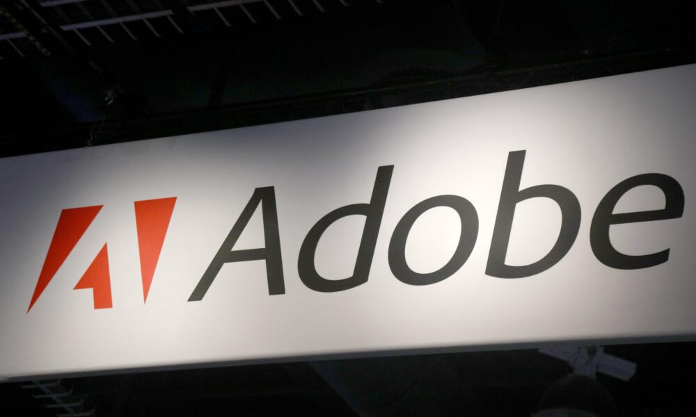 Vista del logo de Adobe, en una fotografía de archivo. EFE/ Andrew Gombert