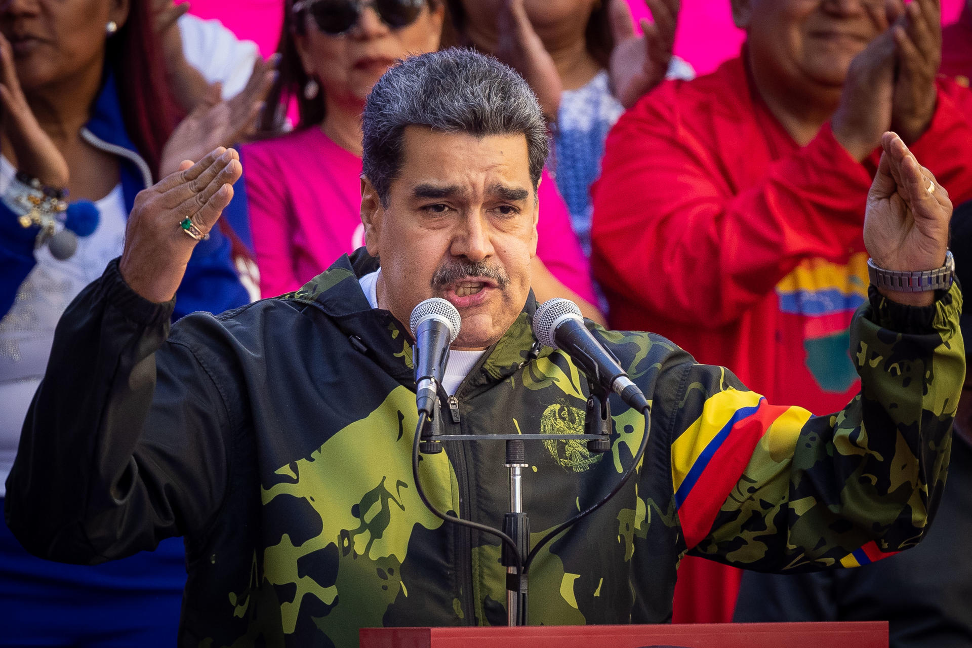 Fotografía de archivo en la que se registró al presidente de Venezuela, Nicolás Maduro, durante un acot público, en Caracas (Venezuela). EFE/Rayner Peña.
