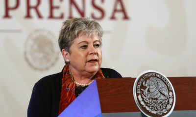 La secretaria de Relaciones Exteriores de México, Alicia Bárcena, habla durante una rueda de prensa en el Palacio Nacional de la Ciudad de México (México). EFE/ Sáshenka Gutiérrez