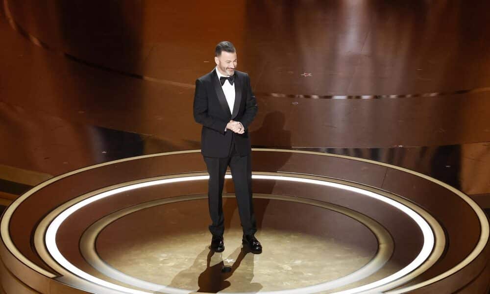 El presentador de los Premios Óscar, Jimmy Kimmel, este 10 de marzo de 2024, en el Dolby Theatre de los Ángeles, durante la edición 96 de los Premios de la Academia. EFE/ Caroline Brehman