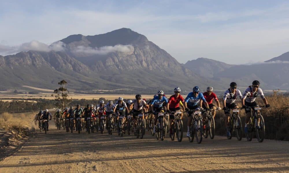 Vista general de la tercera etapa de la carrera masculina de la ABSA Cape Epic. EFE/EPA/KIM LUDBROOK