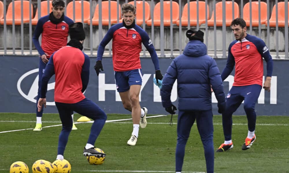 Llorente y Koke, durante un ejercicio. EFE/Víctor Lerena.