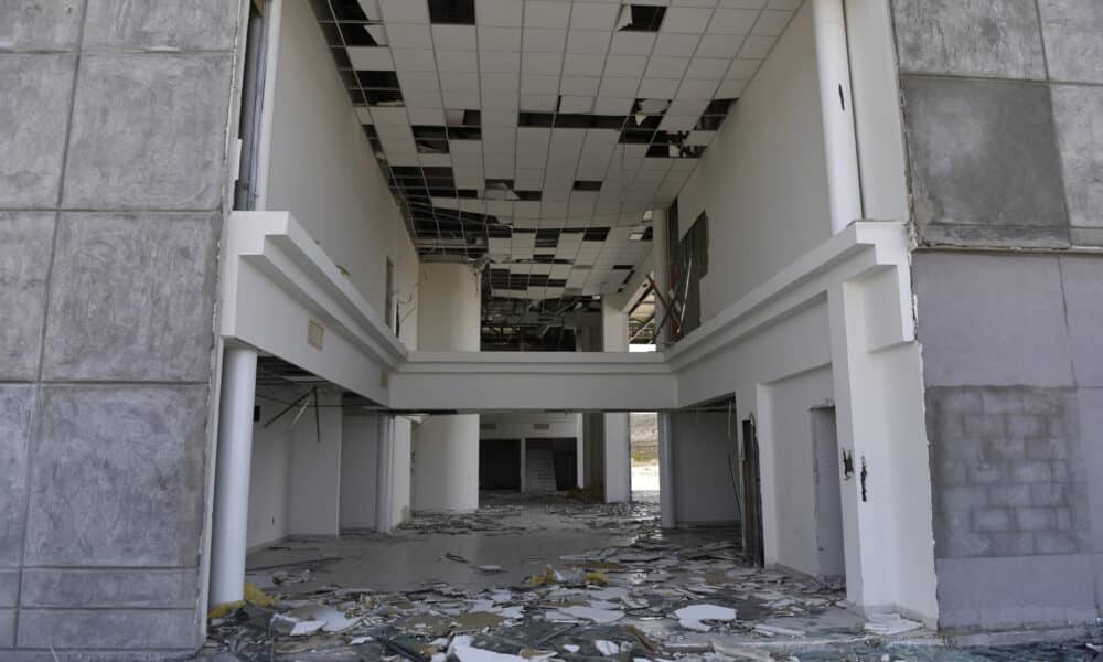 Fotografía que muestra las instalaciones de una aduana abandonada en la cual se construirá una nueva estación migratoria, el 7 de marzo de 2024, en Ciudad Juárez, Chihuahua (México). EFE/ Luis Torres