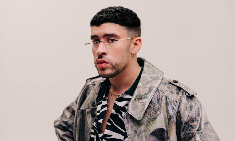 Fotografía cedida por Rimas Music donde aparece el reguetonero puertorriqueño Bad Bunny quien entregará alguno de los premios o presentará puntualmente algún segmento de la 96 edición de los Óscar, prevista para este 10 de marzo, según anunció este jueves la Academia de Hollywood (EEUU). EFE/Rimas Music /SOLO USO EDITORIAL /NO VENTAS /SOLO DISPONIBLE PARA ILUSTRAR LA NOTICIA QUE ACOMPAÑA /CRÉDITO OBLIGATORIO