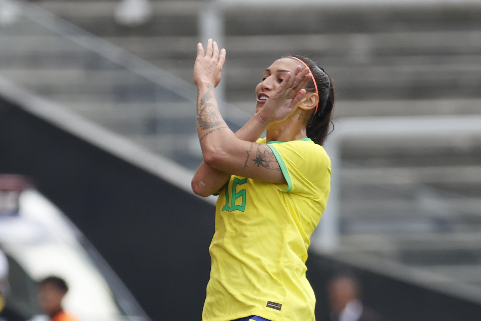 Bia Zaneratto de Brasil celebra un gol, en una fotografía de archivo. EFE/ Sebastiao Moreira