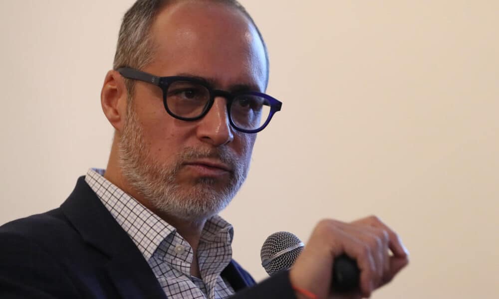 El presidente ejecutivo de Agua Capital, Eduardo Vázquez Herrera, participa en la conferencia de prensa "Compromisos por el Agua", este jueves en la Ciudad de México (México). EFE/Mario Guzmán