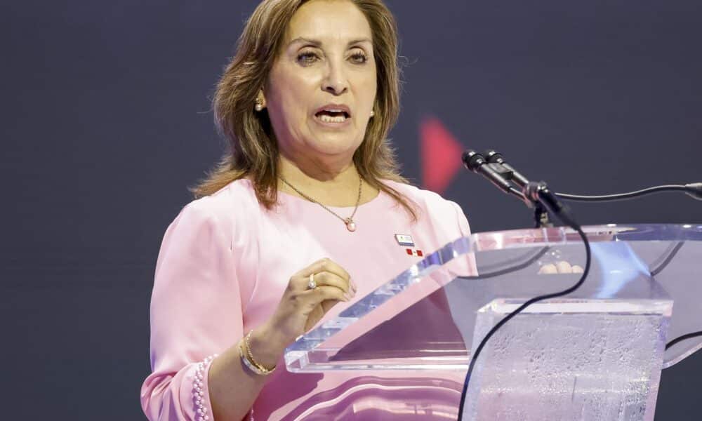 Fotografía de archivo en la que se observa a la presidenta de Perú, Dina Boluarte. EFE/EPA/JOHN G. MABANGLO