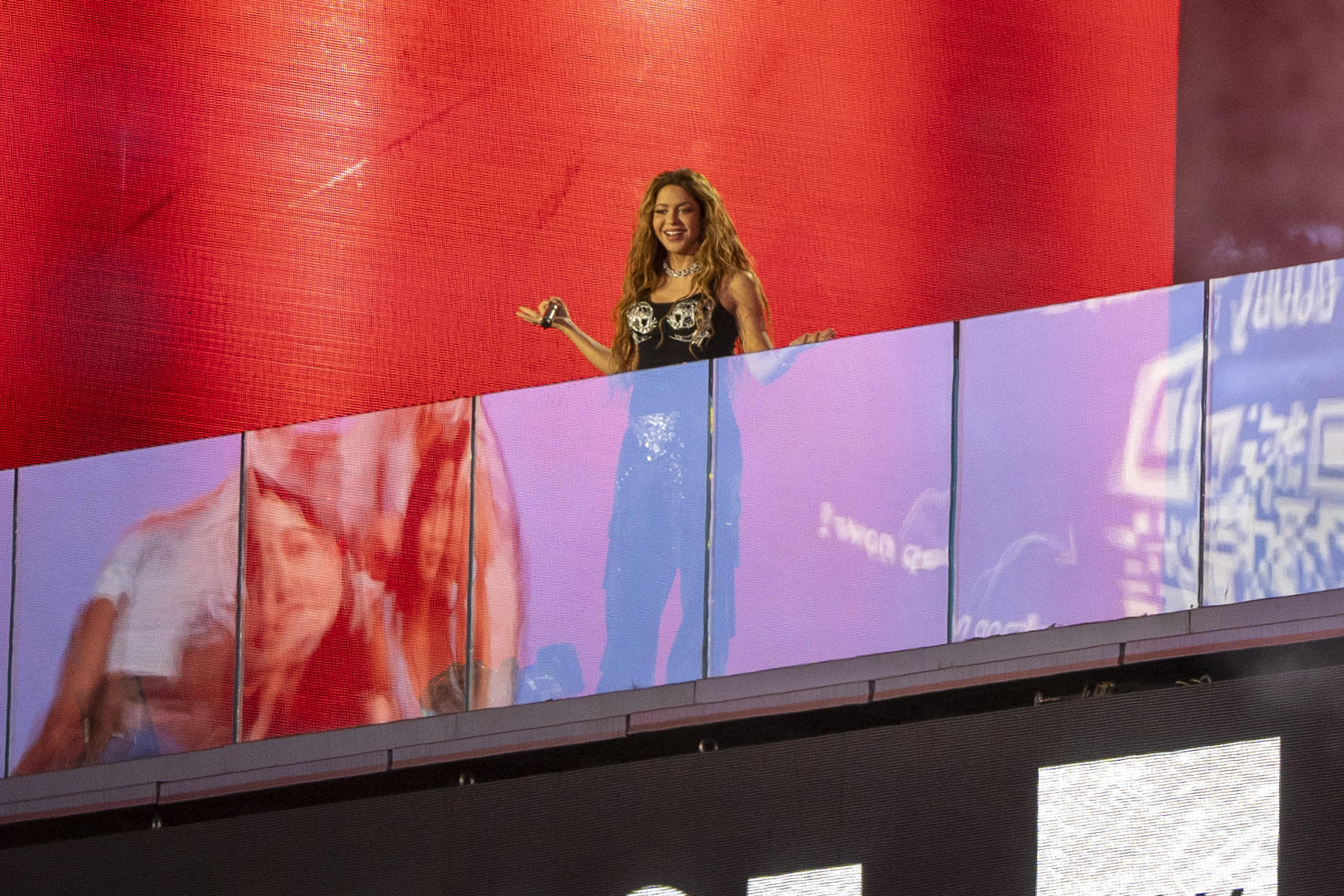 La cantante colombiana Shakira ofrece un concierto gratis este martes en Times Square, Nueva York (EE.UU.). EFE/Ángel Colmenares