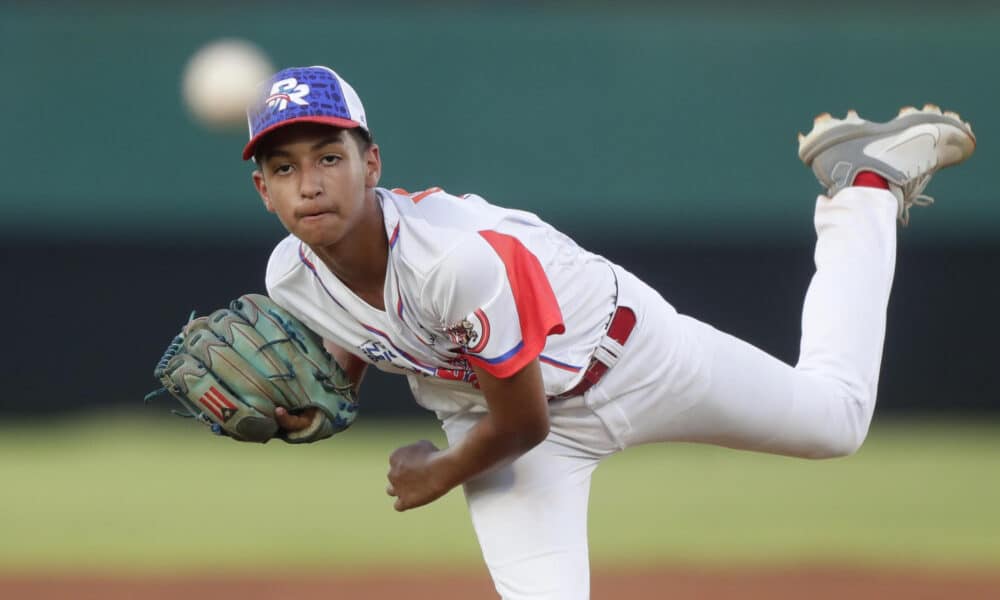 Derek Ramos, lanzador de Puerto Rico, fue registrado este martes, 26 de marzo, al actuar ante los bateadores de Panamá, durante un partido de la primera de la Serie del Caribe Kids de béisbol, en el estadio Juan Demóstenes Arosemena, en la Ciudad de Panamá (Panamá). EFE/Bienvenido Velasco