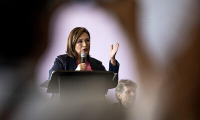 La candidata presidencial de la coalición opositora 'Fuerza y Corazón por México', Xóchitl Gálvez, participa en un foro ambiental este sábado, en la ciudad de Monterrey, en Nuevo León (México). EFE/ Miguel Sierra