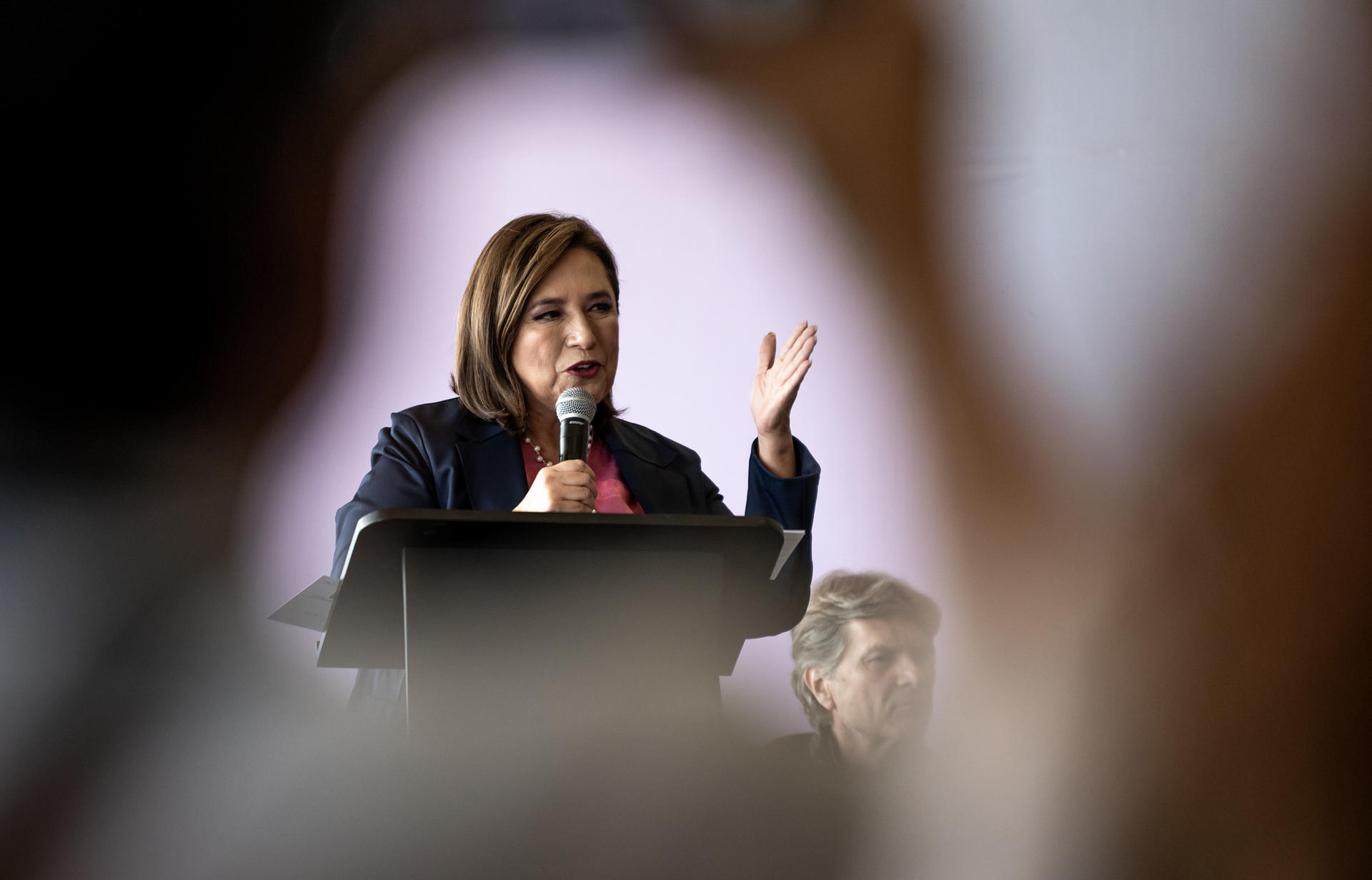 La candidata presidencial de la coalición opositora 'Fuerza y Corazón por México', Xóchitl Gálvez, participa en un foro ambiental este sábado, en la ciudad de Monterrey, en Nuevo León (México). EFE/ Miguel Sierra