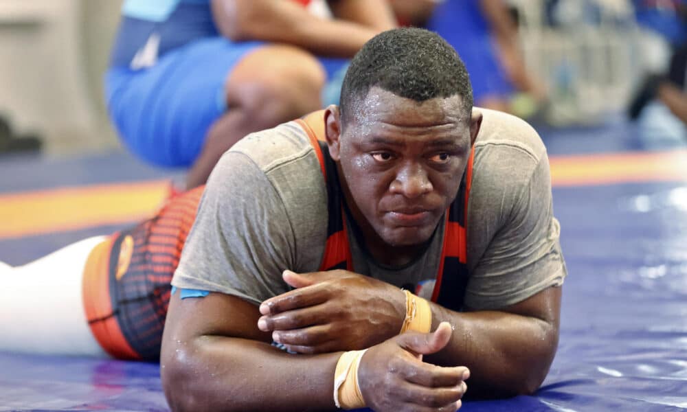 El luchador cubano Mijain López fue registrado este miércoles, 3 de abril, durante un entrenamiento, en Varadero, a 150 km de La Habana (Cuba). EFE/Ernesto Mastrascusa