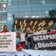 Fotografía de archivo de familiares de desaparecidos que protestan frente a las instalaciones de la Fiscalía General del Estado, en la ciudad de Monterrey, en Nuevo León, (México). EFE/Miguel Sierra