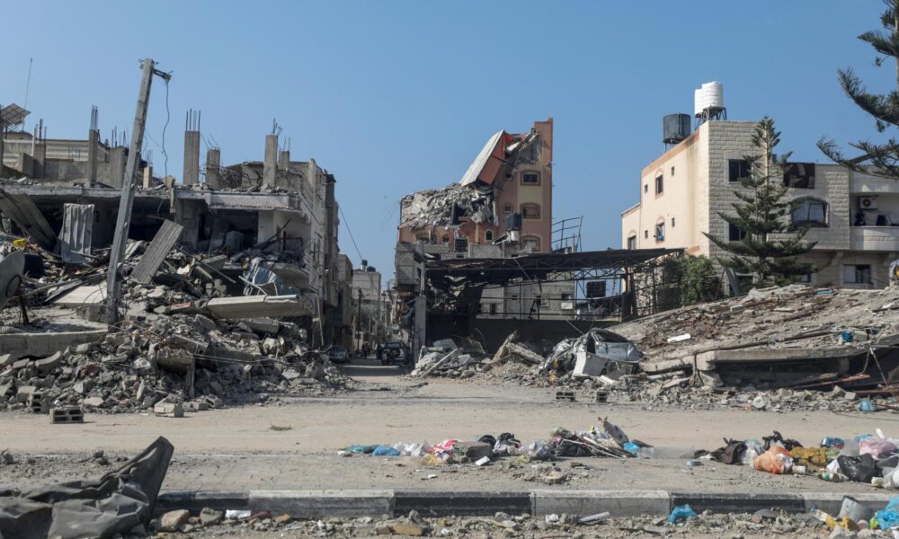 Diversos edificios destruidos en Nuseirat, en Gaza, en una imagen de febrero de 2024. EFE/EPA/MOHAMMED SABER