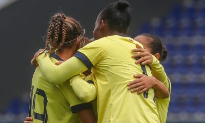 Fotografía de archivo en la que se registró una celebración de jugadoras de la selección femenina de fútbol de Ecuador, en el estadio Banco de Guayaquil, en Quito (Ecuador). EFE/José Jácome