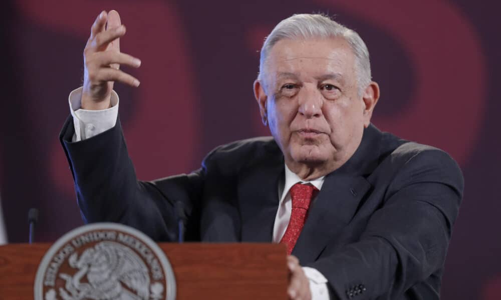 El presidente de México, Andrés Manuel López Obrador, habla este martes durante su rueda de prensa matutina en Palacio Nacional, en la Ciudad de México (México). EFE/ Isaac Esquivel