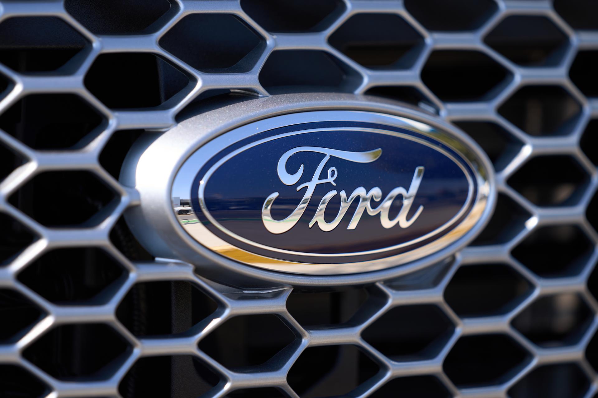 Ford vendio 20.223 vehículos eléctricos en los tres primeros meses del año, un 86,1 % más que en el mismo periodo de 2023. Las ventas de híbridos alcanzaron un máximo histórico con 38.421 unidades, un aumento del 42 %. Imagen de archivo. EFE/EPA/ALLISON DINNER