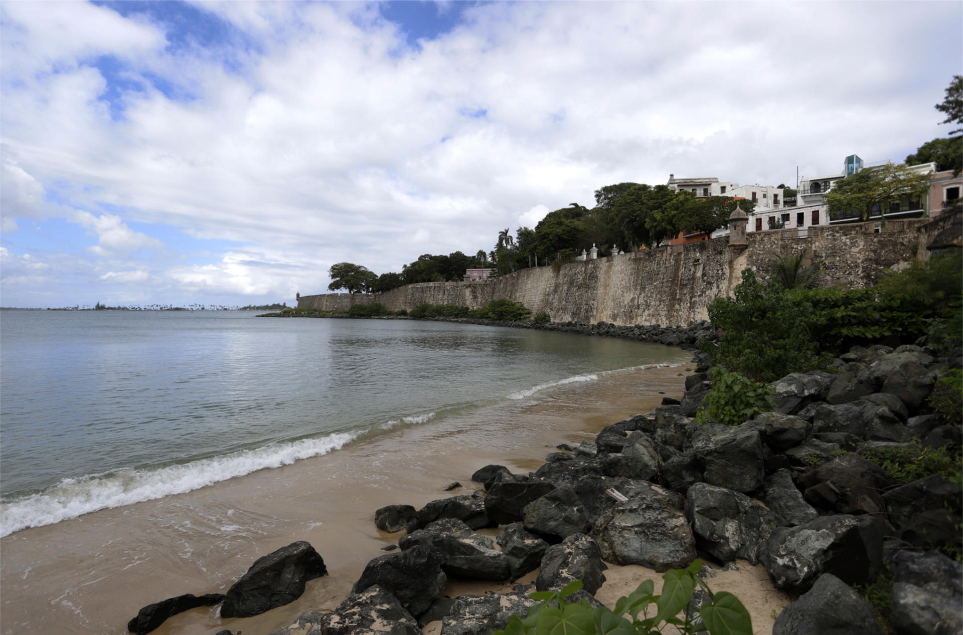 Fotografía de archivo que muestra la bahía de San Juan, entrada principal adyacente al Viejo San Juan en el Viejo San Juan (Puerto Rico). EFE/ Thais Llorca