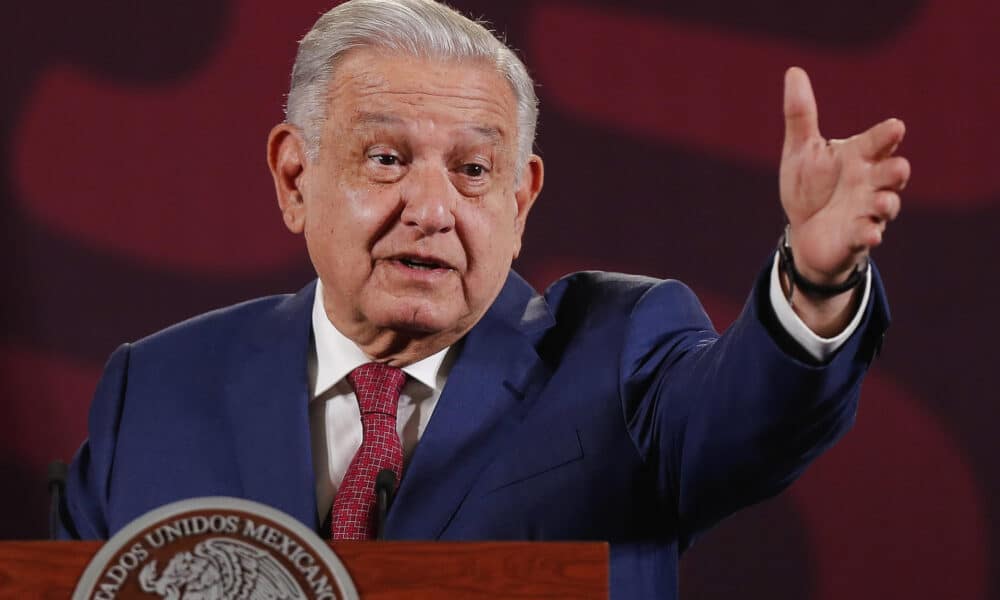 El presidente de México, Andrés Manuel López Obrador, habla durante su conferencia de prensa matutina este lunes, en el Palacio Nacional en la Ciudad de México (México). EFE/Isaac Esquivel