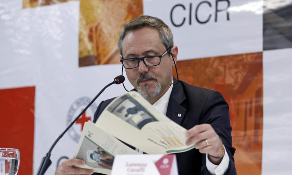 El jefe de la delegación del CICR en Colombia, Lorenzo Caraffi, participa en una rueda de prensa en Bogotá (Colombia). EFE/Mauricio Dueñas Castañeda