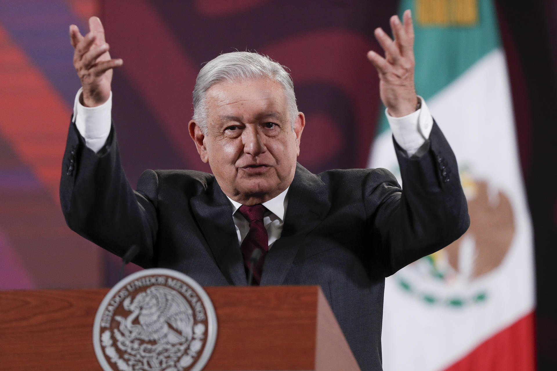 El presidente de México, Andrés Manuel López Obrador, habla este miércoles durante la conferencia matutina en Palacio Nacional, de la Ciudad de México (México). EFE/ Isaac Esquivel