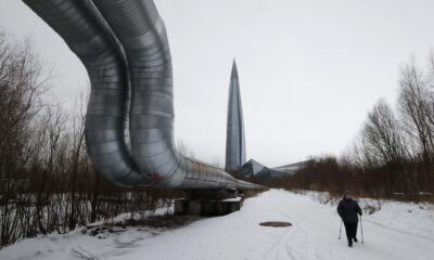 Imagen de archivo de la torre empresarial Lakhta Center, sede de la corporación energética rusa Gazprom, en San Petersburgo, Rusia. EFE/EPA/ANATOLY MALTSEV