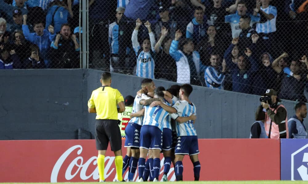 Fotografía de archivo en la que se registró una de las celebraciones de jugadores del club argentino de fútbol Racing Club, en el estadio Presidente Perón de Buenos Aires (Argentina). EFE/Demián Estévez