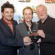 El actor Bernard Hill (D) junto a los intérpretes Andy Serkis (I) y Billy Boyd (C), en una imagen de archivo durante el estreno de "El señor de los anillos" EPA/Ian West UK AND IRELAND OUT[UK AND IRELAND OUT ]