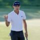 El golfista estadounidense Collin Morikawa fue registrado este sábado, 18 de mayo, al celebrar un birdie en el hoyo 18, al final de su tercera ronda en el PGA Chamipionship, en el Valhalla Golf Club de Louisville (Kentucky, EE.UU.). EFE/Erik S. Menor