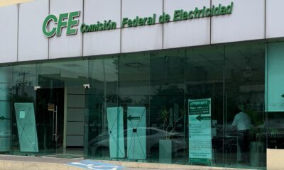 Imagen de archivo del exterior de una sucursal de la Comisión Federal de Electricidad (CFE), en Ciudad de México (México). EFE/ José Pazos
