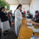 Imagen de archivo en donde se observa a religiosas emitiendo su voto en un colegio electoral de Ciudad Nezahualcotoyl (México). EFE/ Isaac Esquivel