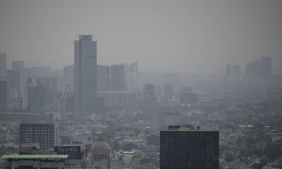 Fotografía donde se muestra la contaminación este jueves en la Ciudad de México (México). EFE/Isaac Esquivel