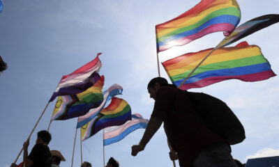 Integrantes de la comunidad LGTBI participan de una manifestación en el marco del Día Internacional contra la Homofobia, la Bifobia y la Transfobia, este 17 de mayo de 2024 en Tegucigalpa (Honduras). EFE/ Gustavo Amador