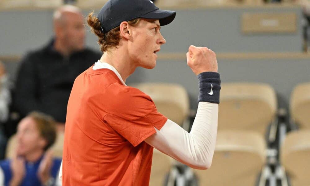 El italiano Jannik Sinner durante el partido de tercera ronda de Roland Garros contra el ruso Pavel Kotov. EFE/EPA/CAROLINE BLUMBERG