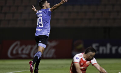 Pablo Chavarría, de Belgrano, celebra un gol ante el Internacional en el estadio Arena Barueri en  Porto Alegre (Brasil). EFE/ Isaac Fontana