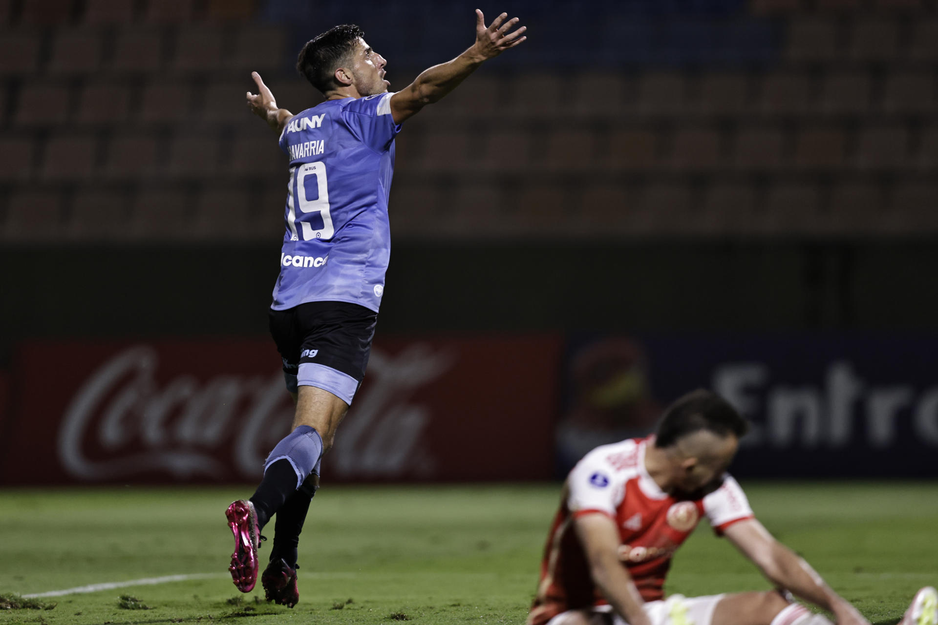 Pablo Chavarría, de Belgrano, celebra un gol ante el Internacional en el estadio Arena Barueri en  Porto Alegre (Brasil). EFE/ Isaac Fontana