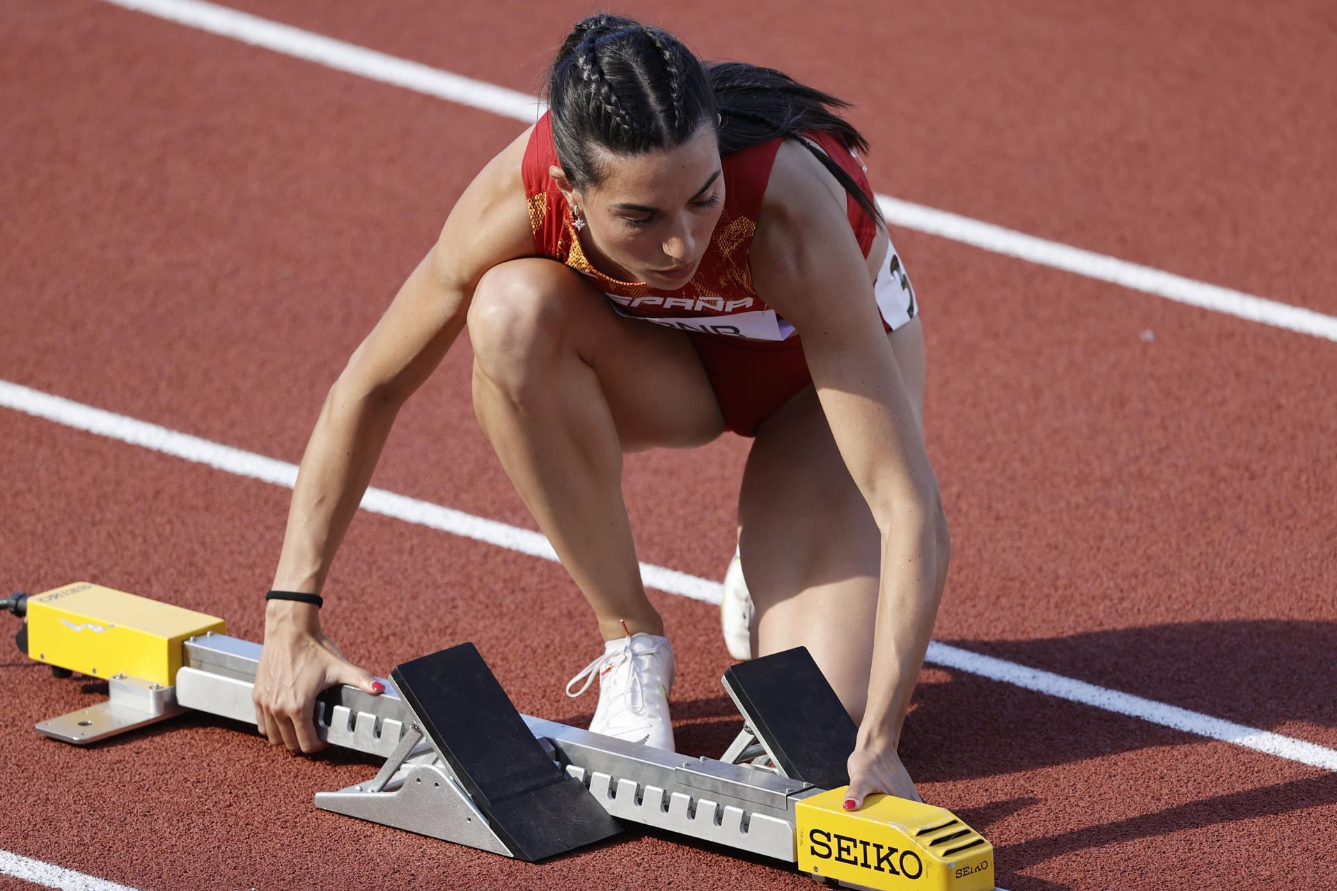 Fotografía de archivo en la que se registró a la atleta española Eva Santidrián, integrante del equipo femenino de su país en la prueba de relevos 4x400m. EFE/Kai Forsterling