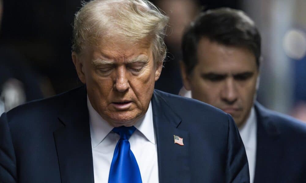 El expresidente estadounidense Donald Trump llega al juzgado mientras el jurado de su juicio penal está programado para continuar las deliberaciones en la Corte Suprema del Estado de Nueva York en Nueva York, EE.UU. EFE/Justin Lane