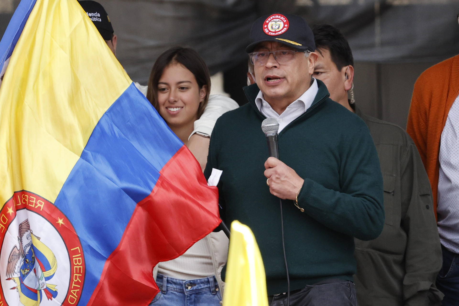 El presidente de Colombia, Gustavo Petro, habla al final de una marcha, con motivo Día Internacional de los Trabajadores. EFE/ Mauricio Dueñas Castañeda