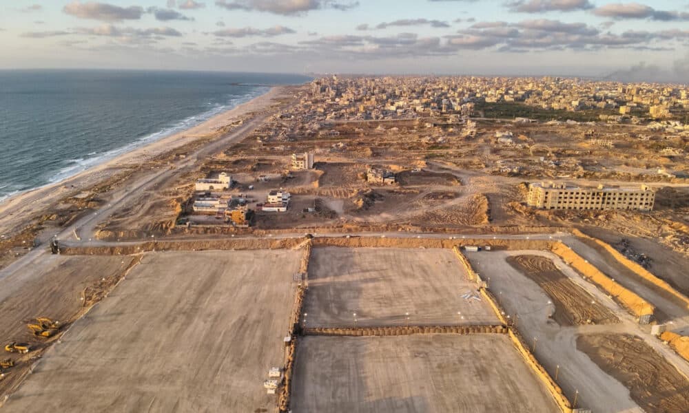 El muelle flotante construido por Estados Unidos frente a las costas de Gaza para proporcionar ayuda humanitaria a los gazatíes ya ha sido anclado en una de las playas de la franja, informó ayer jueves el Comando Central de EE.UU. (CENTCOM por sus siglas en inglés). EFE/Ejército Israelí SÓLO USO EDITORIAL SOLO USO PERMITIDO PARA ILUSTRAR LA NOTICIA QUE APARECE EN EL PIE DE FOTO CRÉDITO OBLIGATORIO